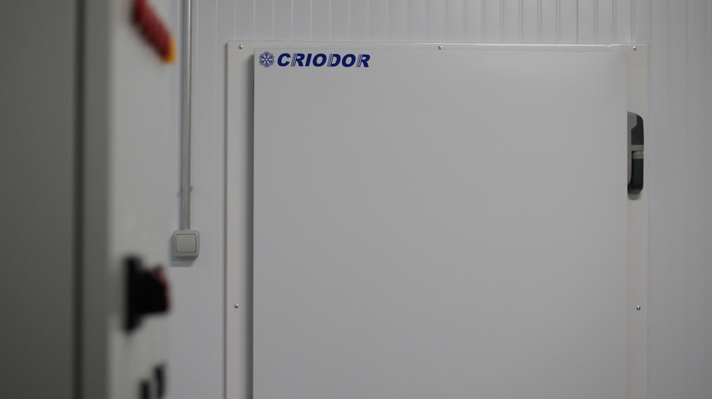 Хол камер. CRIODOR холодильные двери. Холодильная камера КРИОДОР. Дверь холодильной камеры CRIODOR. Холодильная дверь Профхолод.